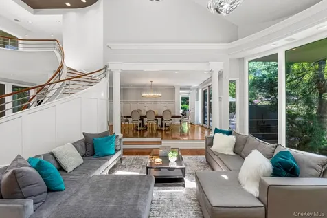 5 Coachmans Court Old Westbury NY 11568