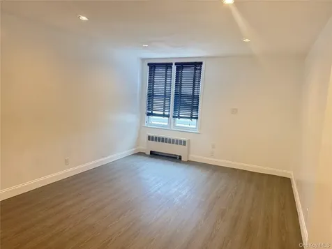 8422 Little Neck Parkway Floral Park NY 11001