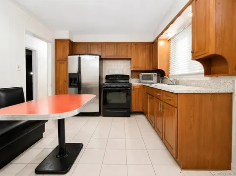 255-40 147th Drive Rosedale NY 11422
