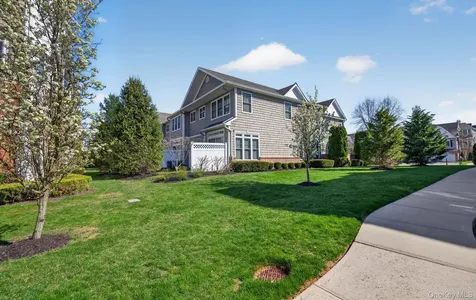 702 Equestrian Way Westbury NY 11590
