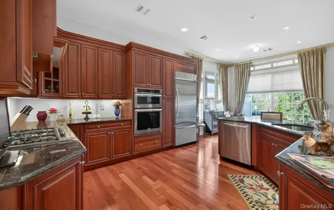 702 Equestrian Way Westbury NY 11590
