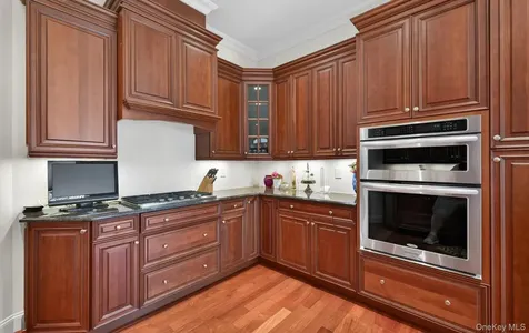 702 Equestrian Way Westbury NY 11590