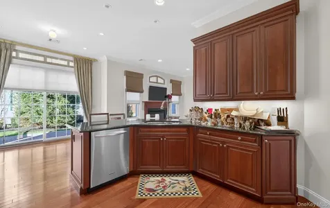 702 Equestrian Way Westbury NY 11590