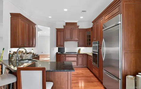 702 Equestrian Way Westbury NY 11590
