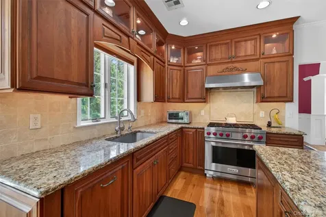 8 Twin Spring Lane Florida NY 10921