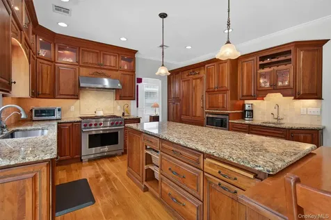 8 Twin Spring Lane Florida NY 10921
