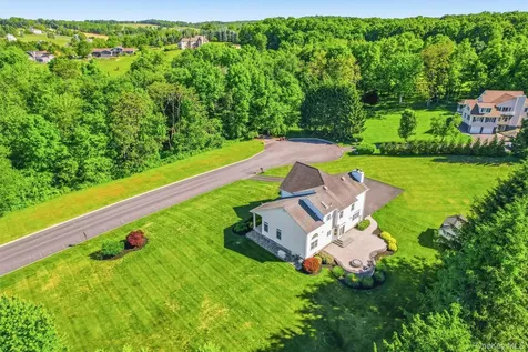 8 Twin Spring Lane Florida NY 10921