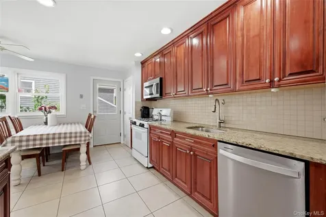 161 Sunset Road Massapequa NY 11758