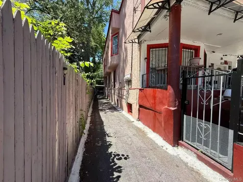 3935 Barnes Avenue Bronx NY 10466
