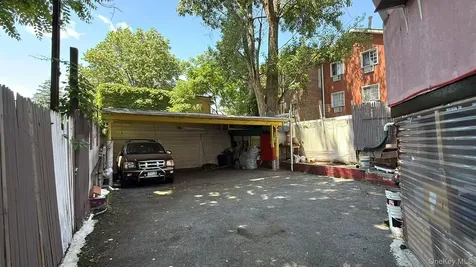 3935 Barnes Avenue Bronx NY 10466