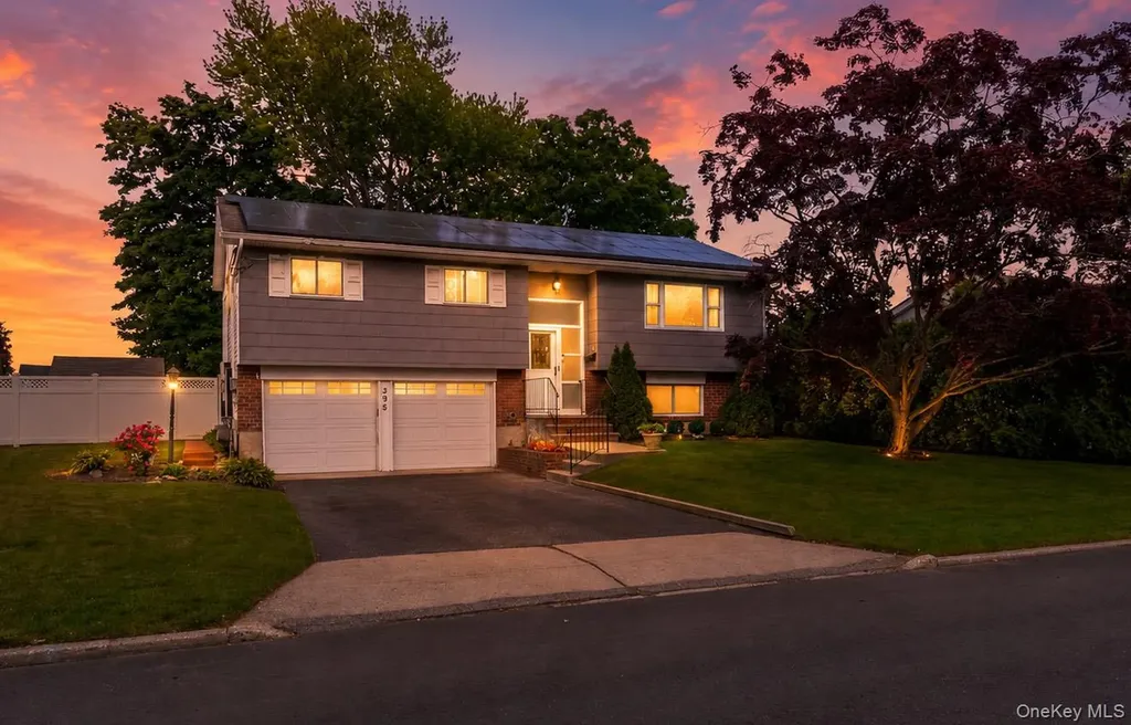 395 Saldane Avenue North Babylon NY 11703