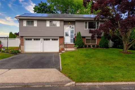 395 Saldane Avenue North Babylon NY 11703