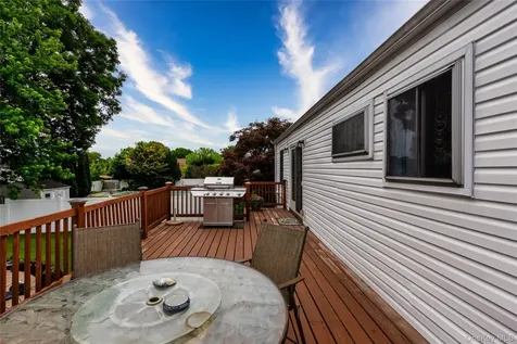 395 Saldane Avenue North Babylon NY 11703