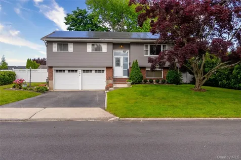 395 Saldane Avenue North Babylon NY 11703