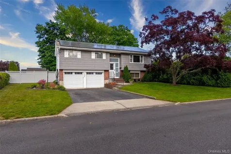 395 Saldane Avenue North Babylon NY 11703