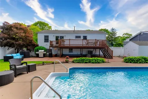 395 Saldane Avenue North Babylon NY 11703