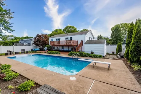 395 Saldane Avenue North Babylon NY 11703
