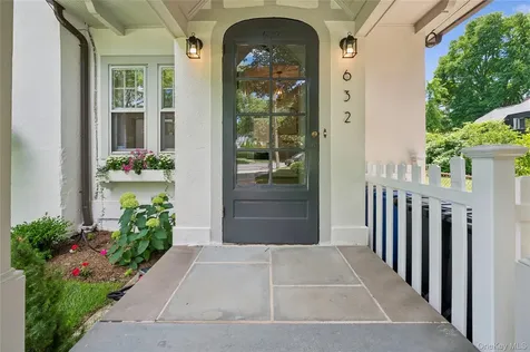 632 Colonial Avenue Pelham NY 10803