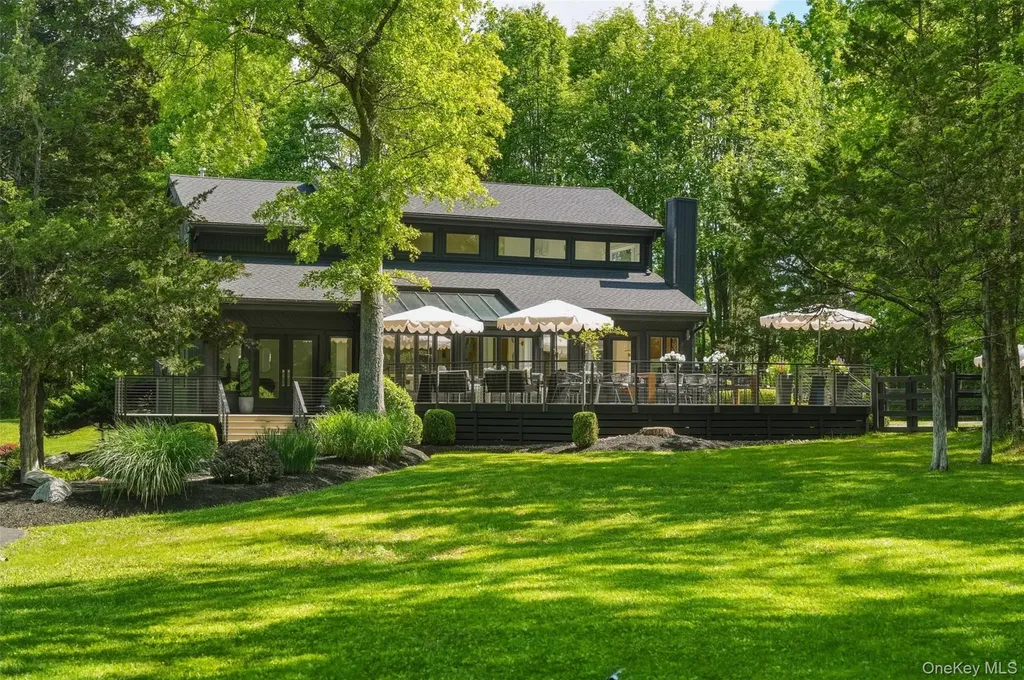 4 Moonstone Road New Paltz NY 12561