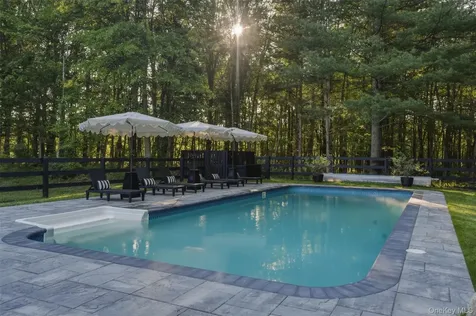 4 Moonstone Road New Paltz NY 12561