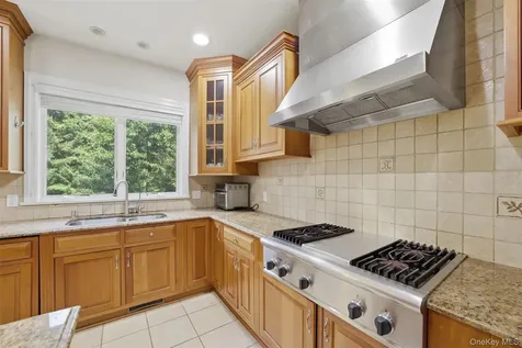 19 Shelley Lane West Harrison NY 10604