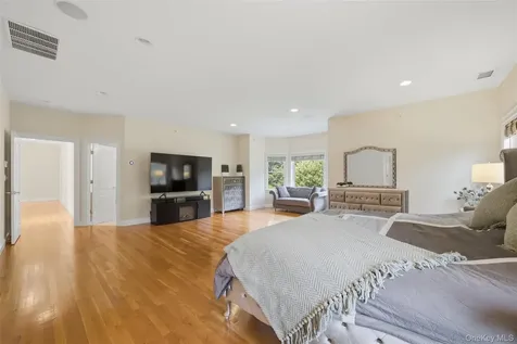 19 Shelley Lane West Harrison NY 10604