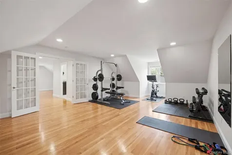 19 Shelley Lane West Harrison NY 10604