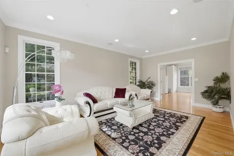 19 Shelley Lane West Harrison NY 10604