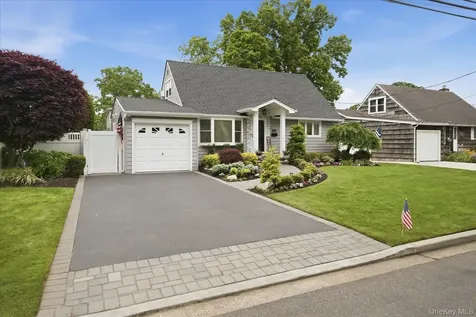 272 Hamilton Avenue Massapequa NY 11758