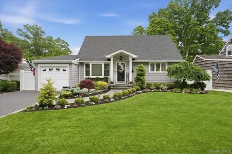 272 Hamilton Avenue Massapequa NY 11758