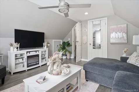 272 Hamilton Avenue Massapequa NY 11758