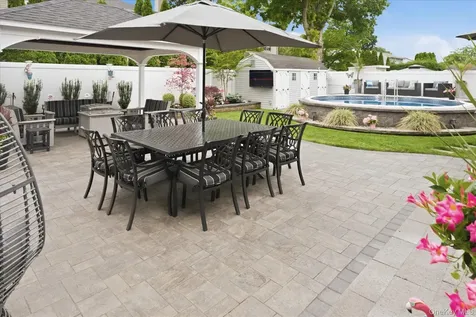 272 Hamilton Avenue Massapequa NY 11758