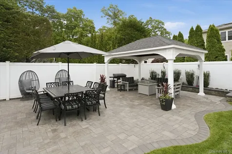 272 Hamilton Avenue Massapequa NY 11758