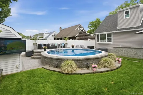 272 Hamilton Avenue Massapequa NY 11758