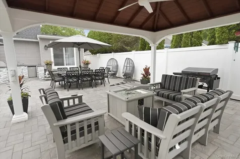 272 Hamilton Avenue Massapequa NY 11758