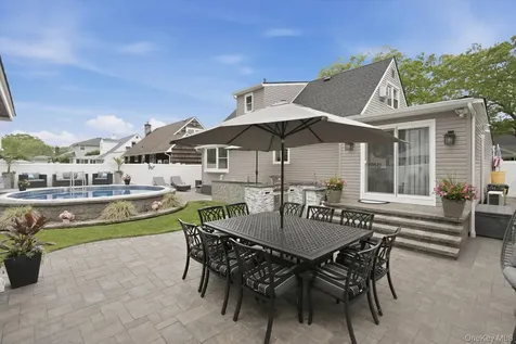 272 Hamilton Avenue Massapequa NY 11758