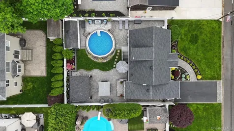 272 Hamilton Avenue Massapequa NY 11758