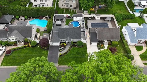 272 Hamilton Avenue Massapequa NY 11758
