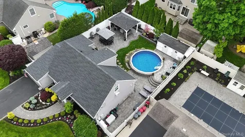 272 Hamilton Avenue Massapequa NY 11758