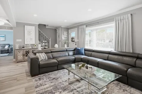 272 Hamilton Avenue Massapequa NY 11758