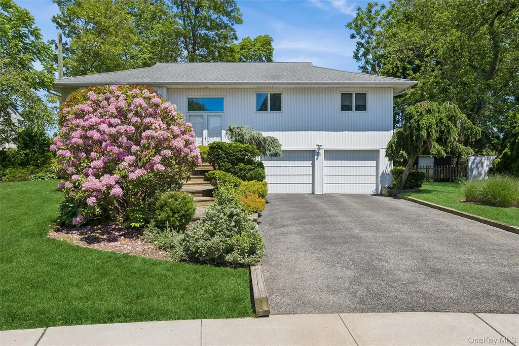 20 Melbourne Lane Old Bethpage NY 11804