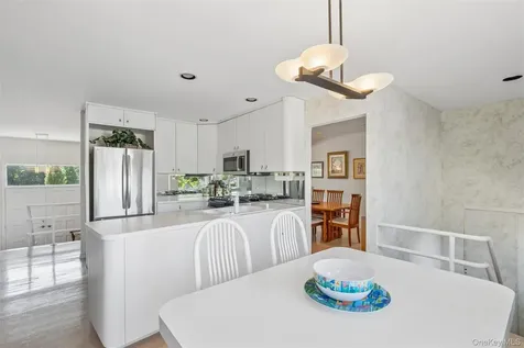 20 Melbourne Lane Old Bethpage NY 11804