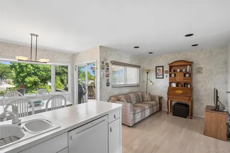 20 Melbourne Lane Old Bethpage NY 11804