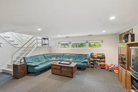 20 Melbourne Lane Old Bethpage NY 11804