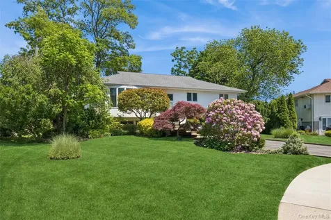 20 Melbourne Lane Old Bethpage NY 11804