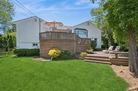 20 Melbourne Lane Old Bethpage NY 11804