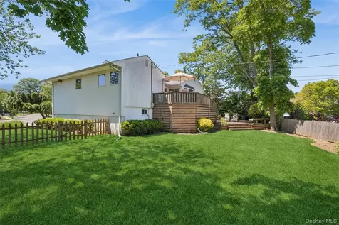20 Melbourne Lane Old Bethpage NY 11804