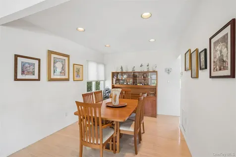 20 Melbourne Lane Old Bethpage NY 11804