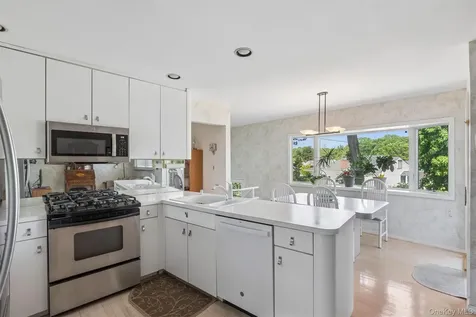 20 Melbourne Lane Old Bethpage NY 11804