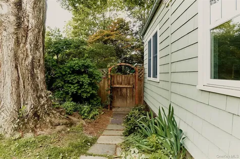 28 S Parsonage Street Rhinebeck NY 12572